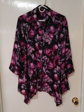 Simply Vera Vera Wang Black Tunic with Pink Floral Print